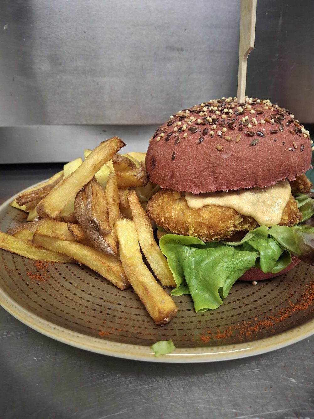Hamburger maison & frites fraîches